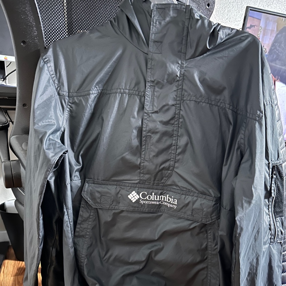 Columbia wind breaker